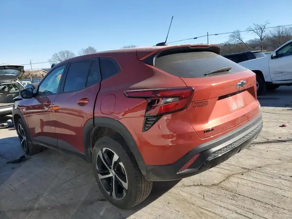 KL77LGE2XRC046095 2024 CHEVROLET TRAX - Image 2