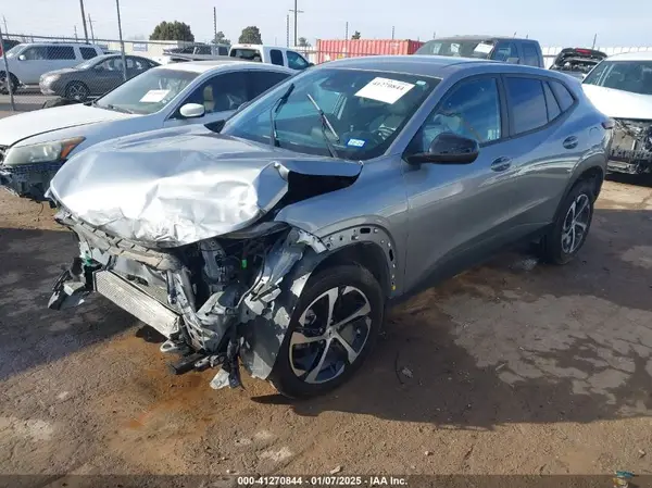 KL77LGE2XRC046355 2024 CHEVROLET TRAX - Image 2