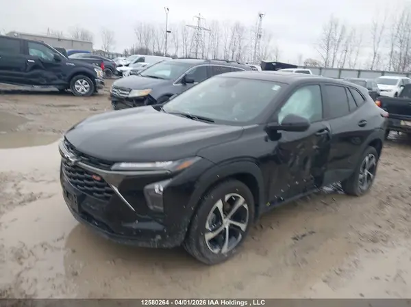 KL77LGE2XSC316576 2025 CHEVROLET TRAX - Image 2