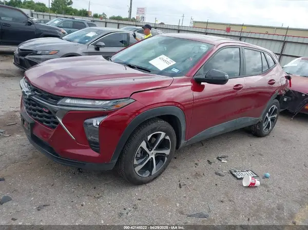 KL77LGEP0SC027993 2025 CHEVROLET TRAX - Image 2