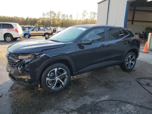 KL77LGEP0SC098885 2025 CHEVROLET TRAX - Image 1
