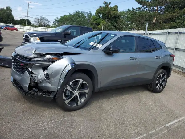 KL77LGEP0SC136437 2025 CHEVROLET TRAX - Image 1