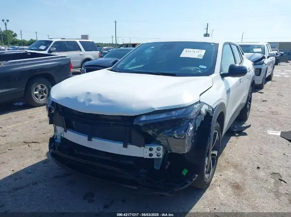 KL77LGEP0SC166859 2025 CHEVROLET TRAX - Image 2