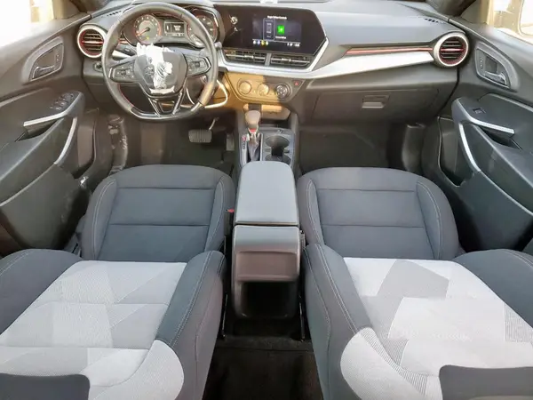 KL77LGEP0SC258103 2025 CHEVROLET TRAX - Image 8