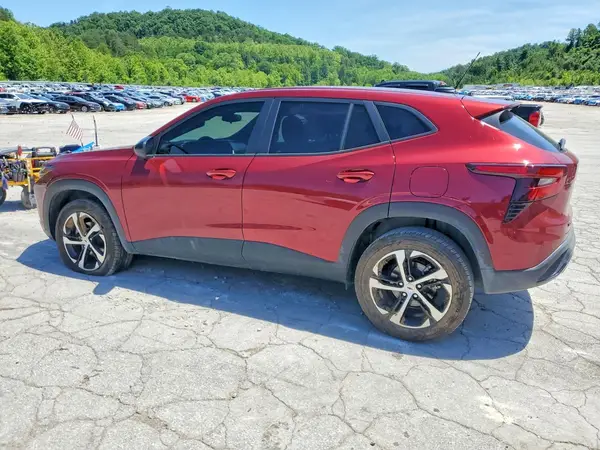 KL77LGEP0SC294955 2025 CHEVROLET TRAX - Image 2