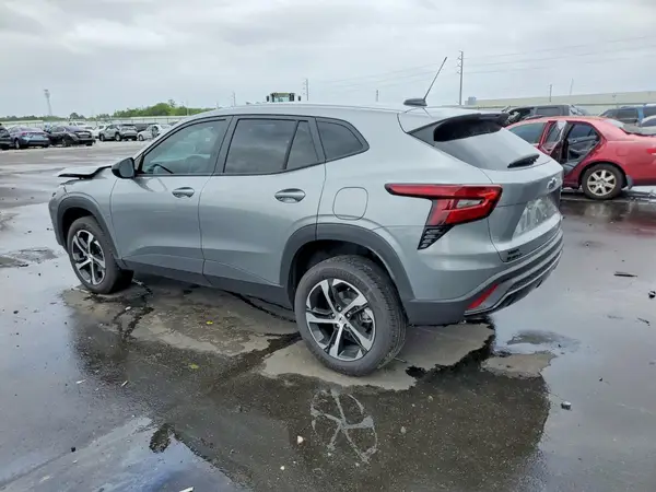 KL77LGEP0SC298908 2025 CHEVROLET TRAX - Image 2