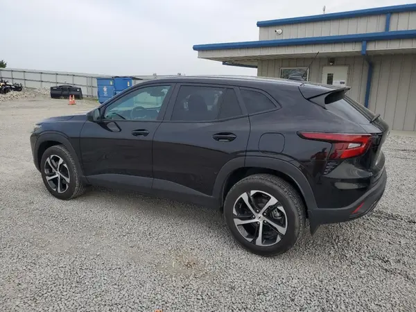 KL77LGEP1SC016517 2025 CHEVROLET TRAX - Image 2
