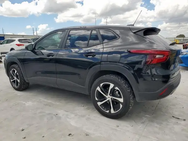 KL77LGEP1SC064101 2025 CHEVROLET TRAX - Image 2