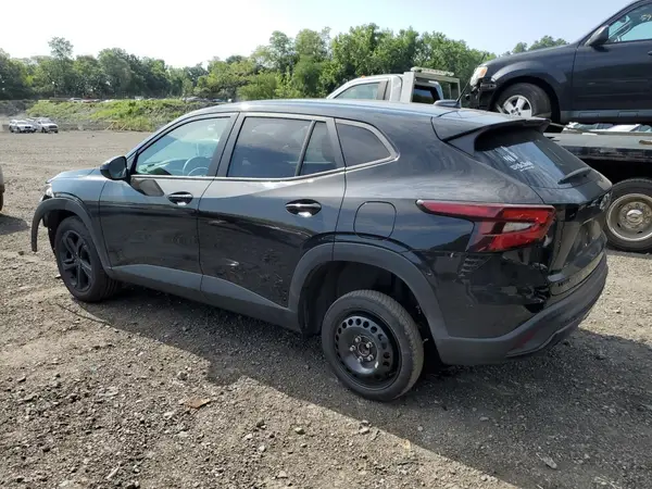 KL77LGEP1SC069248 2025 CHEVROLET TRAX - Image 2