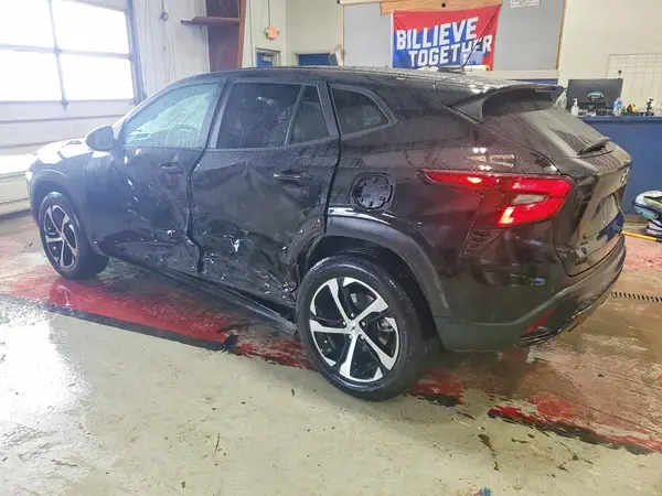 KL77LGEP1SC085143 2025 CHEVROLET TRAX - Image 2