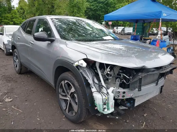 KL77LGEP1SC127424 2025 CHEVROLET TRAX - Image 1