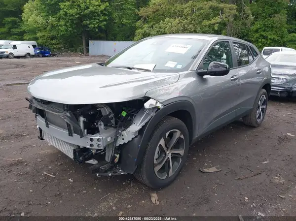 KL77LGEP1SC127424 2025 CHEVROLET TRAX - Image 2
