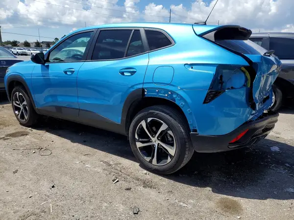 KL77LGEP1SC281440 2025 CHEVROLET TRAX - Image 2