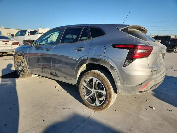 KL77LGEP1SC328384 2025 CHEVROLET TRAX - Image 2