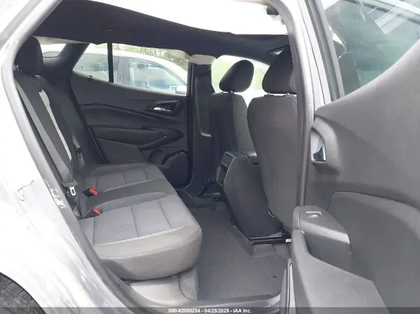 KL77LGEP2SC010631 2025 CHEVROLET TRAX - Image 8