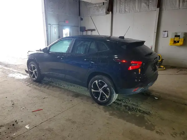 KL77LGEP2SC033262 2025 CHEVROLET TRAX - Image 2