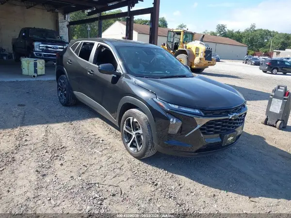 KL77LGEP2SC122202 2025 CHEVROLET TRAX - Image 1