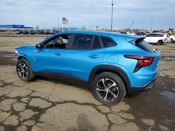KL77LGEP2SC155233 2025 CHEVROLET TRAX - Image 2