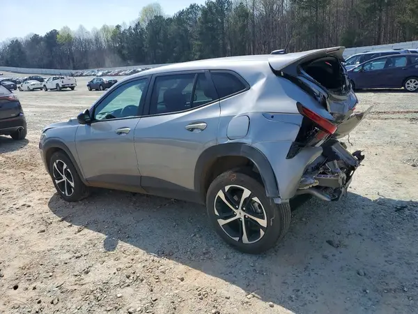 KL77LGEP2SC249838 2025 CHEVROLET TRAX - Image 2