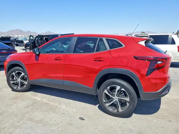 KL77LGEP2TC140152 2026 CHEVROLET TRAX - Image 2