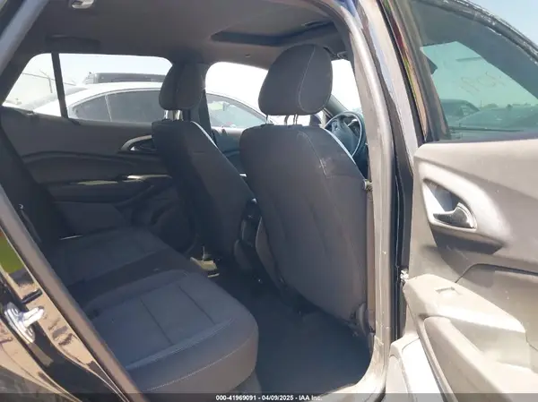 KL77LGEP3SC019872 2025 CHEVROLET TRAX - Image 8