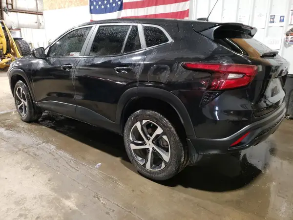 KL77LGEP3SC033139 2025 CHEVROLET TRAX - Image 2