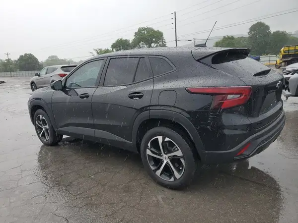 KL77LGEP3SC037868 2025 CHEVROLET TRAX - Image 2