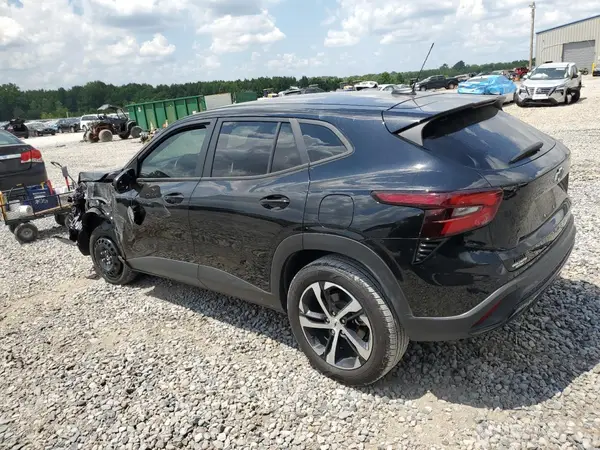 KL77LGEP3SC042679 2025 CHEVROLET TRAX - Image 2