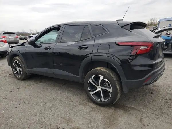 KL77LGEP3SC095950 2025 CHEVROLET TRAX - Image 2
