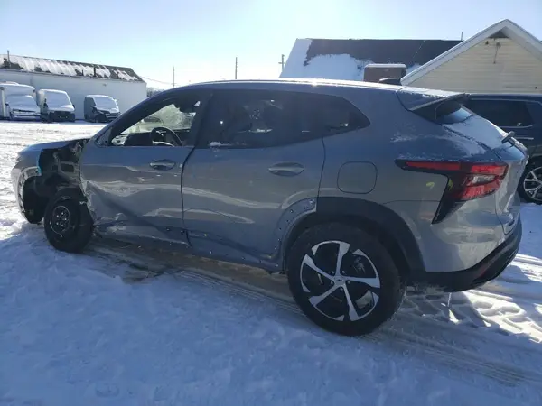 KL77LGEP3SC125612 2025 CHEVROLET TRAX - Image 2