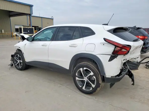 KL77LGEP3SC152695 2025 CHEVROLET TRAX - Image 2
