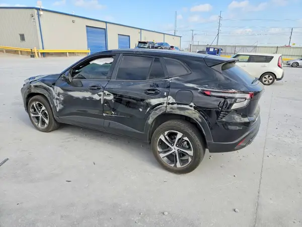 KL77LGEP3SC162160 2025 CHEVROLET TRAX - Image 2