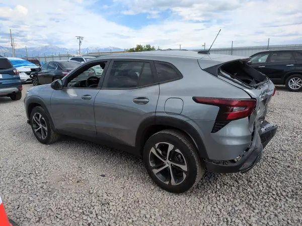 KL77LGEP3SC260816 2025 CHEVROLET TRAX - Image 2