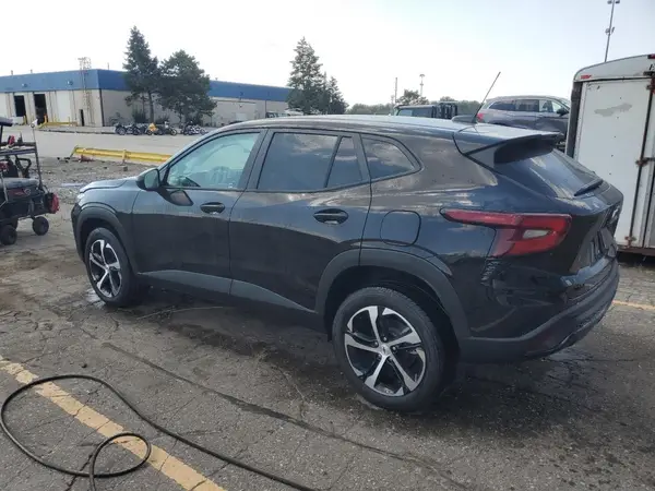 KL77LGEP3SC318150 2025 CHEVROLET TRAX - Image 2