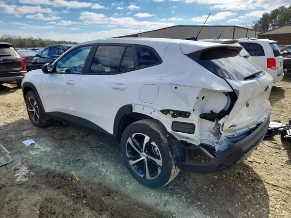 KL77LGEP3SC334039 2025 CHEVROLET TRAX - Image 2