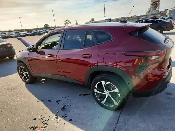 KL77LGEP4SC006001 2025 CHEVROLET TRAX - Image 2