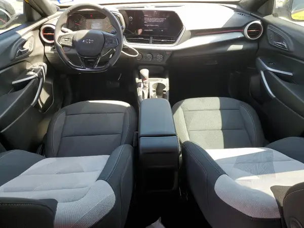 KL77LGEP4SC009352 2025 CHEVROLET TRAX - Image 8