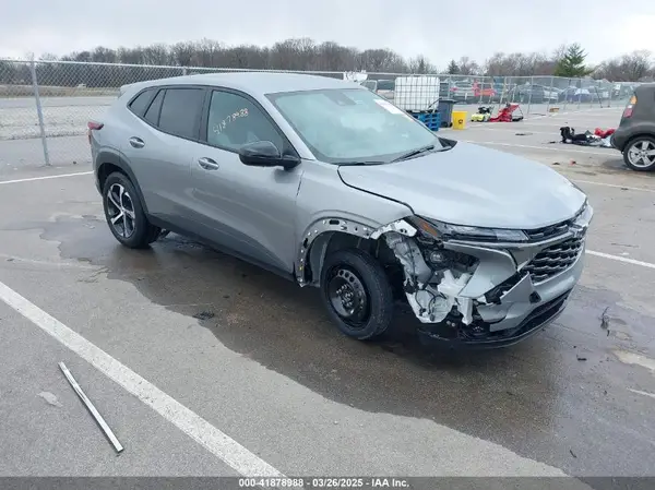 KL77LGEP4SC031528 2025 CHEVROLET TRAX - Image 1
