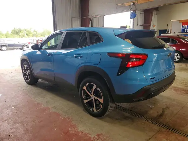 KL77LGEP4SC042092 2025 CHEVROLET TRAX - Image 2