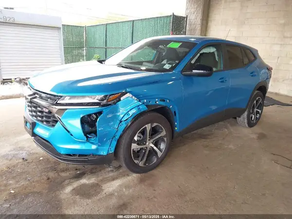 KL77LGEP4SC120161 2025 CHEVROLET TRAX - Image 2