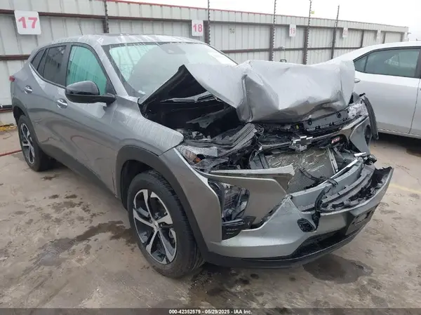 KL77LGEP4SC133377 2025 CHEVROLET TRAX - Image 1