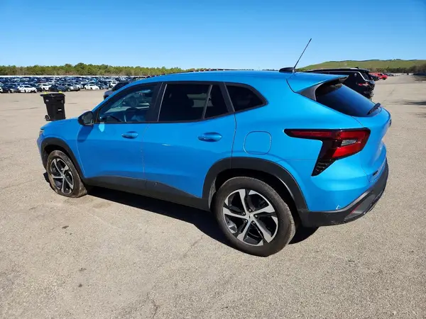 KL77LGEP4SC194633 2025 CHEVROLET TRAX - Image 2