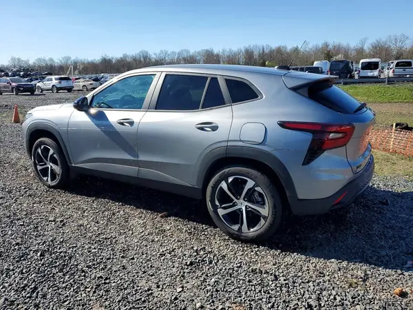 KL77LGEP4SC286101 2025 CHEVROLET TRAX - Image 2