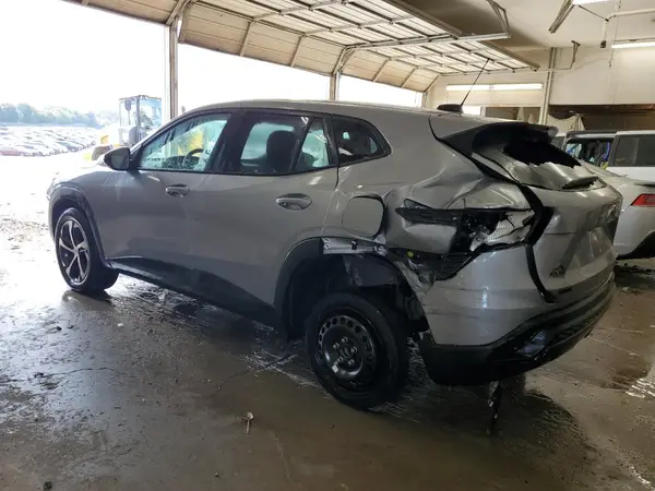KL77LGEP5SC007304 2025 CHEVROLET TRAX - Image 2