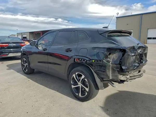 KL77LGEP5SC059466 2025 CHEVROLET TRAX - Image 2