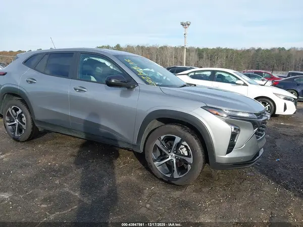 KL77LGEP5SC164296 2025 CHEVROLET TRAX - Image 1