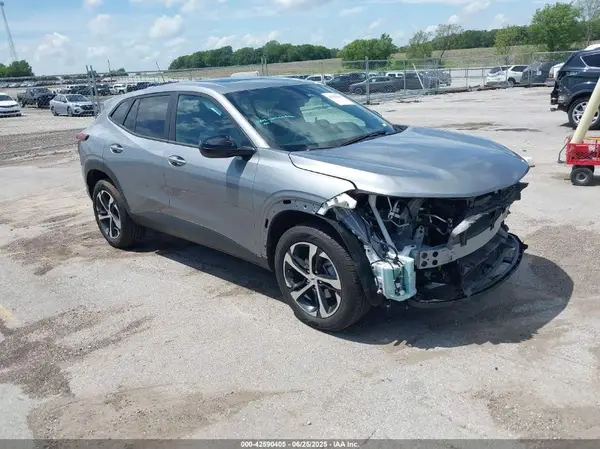 KL77LGEP5SC226635 2025 CHEVROLET TRAX - Image 1