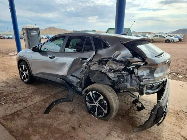 KL77LGEP5SC272191 2025 CHEVROLET TRAX - Image 2