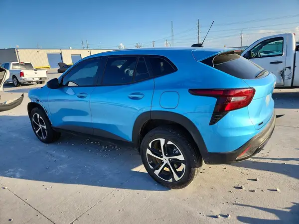 KL77LGEP5TC059310 2026 CHEVROLET TRAX - Image 2
