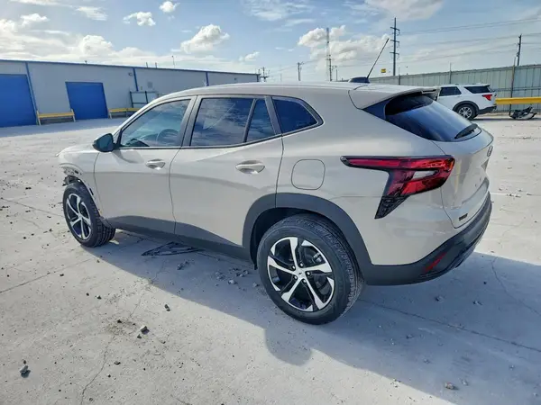 KL77LGEP5TC182024 2026 CHEVROLET TRAX - Image 2